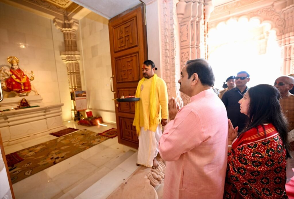 देश के सबसे बड़े उद्योगपति अदानी हनुमान जयंती पर पहुंचे रामलला के दर्शन करने सह परिवार अयोध्या. अदानी ने कहा- प्रभु श्री रामचंद्र जी का जीवन करुणा। कर्तव्य एवं मर्यादा का है प्रतीक kshititech