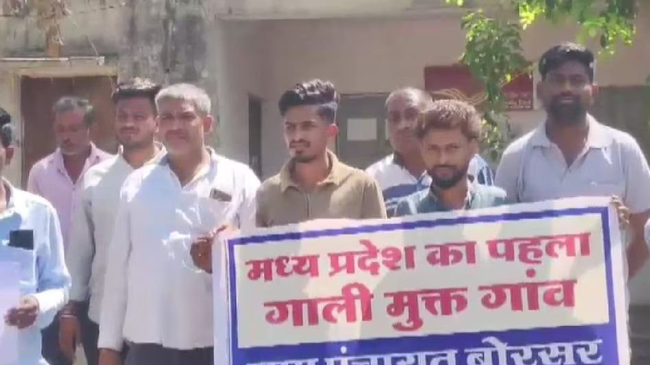 ग्राम पंचायत की अनुकरणीय पहल-गाली-गलौज मुक्त बना गांव. गलती से भी मुंह से अगर निकली गाली। तो पूरे गांव में मारनी पड़ेगी झाड़ू. आदर्श संस्कारिक गांव बनाने की दिशा में एक पहल ग्राम पंचायत की अनुकरणीय पहल-गाली-गलौज मुक्त बना गांव. गलती से भी मुंह से अगर निकली गाली। तो पूरे गांव में मारनी पड़ेगी झाड़ू. आदर्श संस्कारिक गांव बनाने की दिशा में एक पहल kshititech