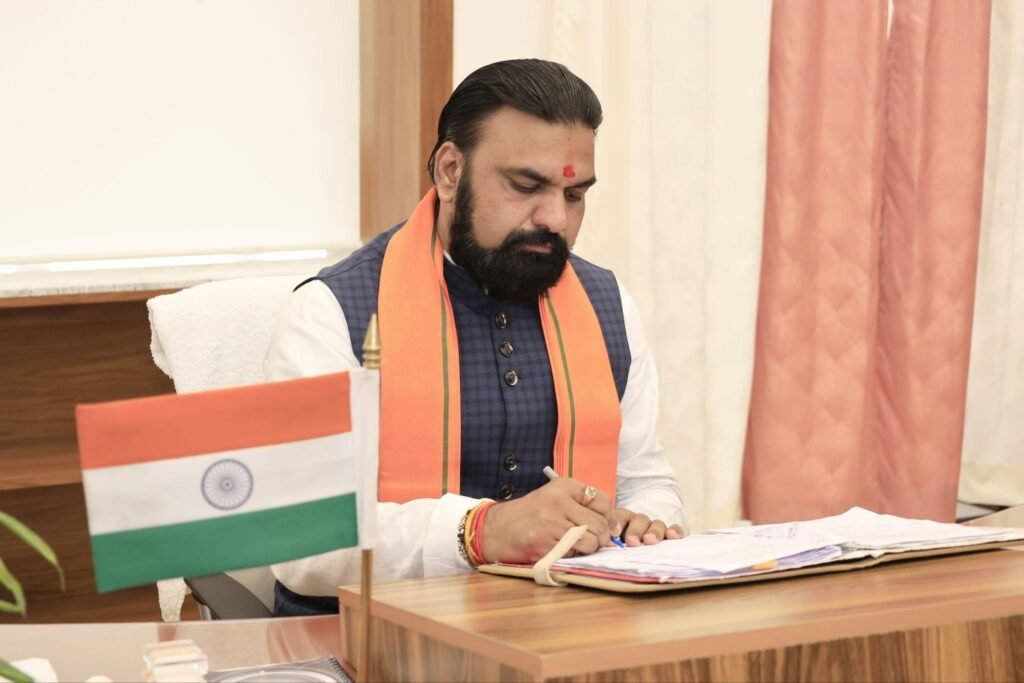 सम्राट चौधरी 29 विभागों के होंगे मालिक. चौधरी ने 15 अप्रैल को शपथ लेने के साथ ही पदभार भी कर लिया है ग्रहण. राज्य का बदल जाएगा स्वरूप kshititech