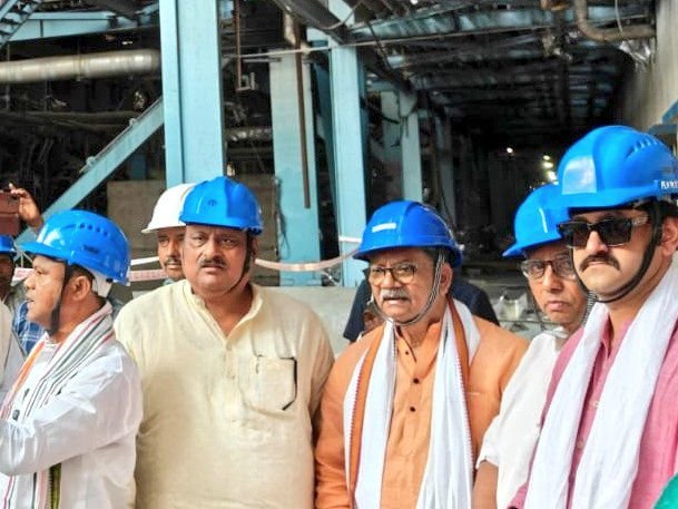 नेता प्रतिपक्ष महंत ने वेदांता हादसे में उच्च स्तरीय जांच की करी मांग, 16 अप्रैल को कांग्रेस की जांच कमेटी पहुंची सिंघीतराई. समिति के सदस्य पूर्व मंत्री एवं विधायक रहे मौजूद. महंत ने कहा-मृतकों के परिजनों के प्रति हमारी गहरी संवेदनाएं kshititech