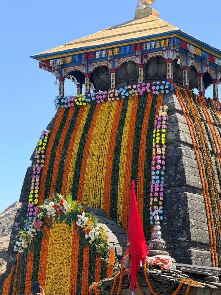 टोकन सिस्टम से होगा अब आपका केदारनाथ धाम का दर्शन. प्रशासन ने लागू की नई व्यवस्था. यात्रा चालू होते ही उमड़ पड़ी है करोड़ों श्रद्धालुओं की भीड़.माइनस 9 डिग्री के तापमान में भी श्रद्धालु डटे हैं दर्शन करने kshititech