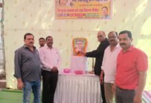 बाबू बिसाहू दास महंत जी ने जनता के लिए अच्छा काम किया इसलिए जन मानस कई दशक बीत जाने के बाद भी उन्हें याद करते हैं डॉ चरण दास महंत.श्रद्धांजलि सभा, फल वितरण, वस्त्र वितरण एवं निशुल्क स्वास्थ्य शिविर का अधिवक्ता राकेश महंत के संयोजकतत्व में हुआ आयोजन kshititech