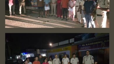 रात के अंधेरे में नदी में हो रहा था रेत का खेल-आधी रात को 1:00 बजे करही हसौद में अवैध रेत पकड़ने पहुंचे प्रशासन की टीम को मिली बड़ी सफलता पांच ट्रैक्टर जप्त बंदर का रेस्क्यू किया शक्ति के वन विभाग ने. कलेक्टर तोपनों के निर्देशन में एसडीएम कावेरी खुद रही मौजूद रात के अंधेरे में नदी में हो रहा था रेत का खेल-आधी रात को 1:00 बजे करही हसौद में अवैध रेत पकड़ने पहुंचे प्रशासन की टीम को मिली बड़ी सफलता पांच ट्रैक्टर जप्त बंदर का रेस्क्यू किया शक्ति के वन विभाग ने. कलेक्टर तोपनों के निर्देशन में एसडीएम कावेरी खुद रही मौजूद kshititech