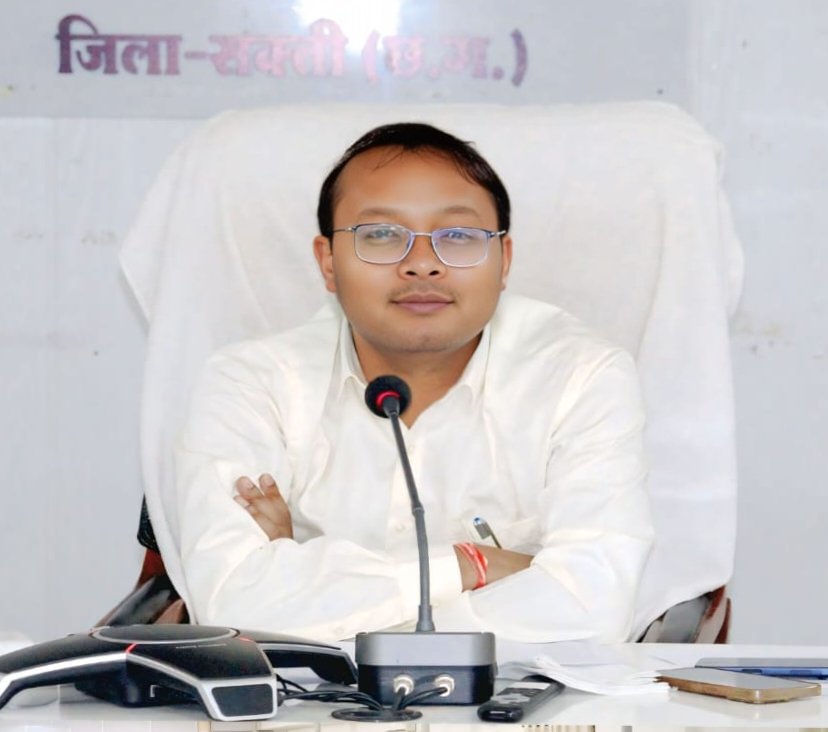 मिशन पेयजल- कलेक्टर तोपनो साहब ने टीएल की मीटिंग में अधिकारियों को दिए निर्देश- सुनिश्चित करें पानी की उपलब्धता. पानी के दुरुपयोग न करने को लेकर भी करें लोगों को जागरूक. जन दर्शन में समस्याएं सुनी तोपनो साहब ने kshititech