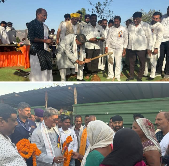 शक्ति विधानसभा क्षेत्र में नेता प्रतिपक्ष डॉ चरण दास महंत ने किया करोड़ों रुपए के नए विकास कार्यों का भूमि पूजन। महंत जी ने कहा- शक्ति विधानसभा विकास के मामले में लगातार आगे.पुल- पुलिया। सड़क- नाली. सभी का होगा निर्माण. क्षेत्र के लिए जनता ने किया- महंत जी का धन्यवाद kshititech