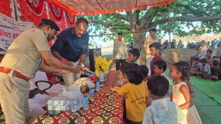 बाराद्वार क्षेत्र की जनता को मिलेगा चलित पुलिस थाने का लाभ.1 अप्रैल को एसपी साहब की उपस्थिति में चलित थाने का हुआ शुभारंभ। पुलिस कप्तान ठाकुर ने कहा- पुलिस और जनता के बीच सीधे स्थापित होगा संवाद. टीआई नरेंद्र यादव भी रहे मौजूद kshititech