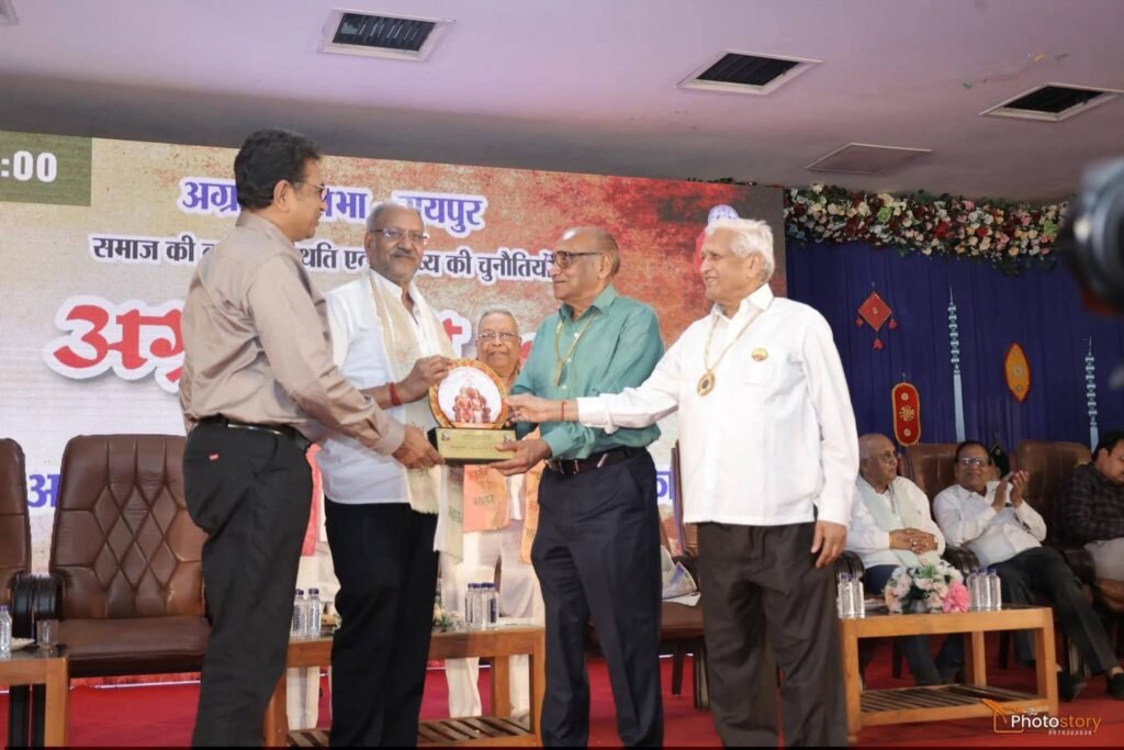 सांसद बृजमोहन अग्रवाल ने कहा- आज के समय में बच्चों को संस्कारिक करना सबसे बड़ी आवश्यकता. प्रत्येक अग्रसेन भवन को स्किल डेवलपमेंट सेंटर के रूप में किया जाए विकसित. स्वार्थ हित से ऊपर उठकर समाज विकास के लिए करें कम kshititech