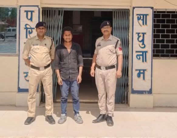 डभरा टीआई राजेश पटेल की बड़ी सफलता- नाबालिक लड़की को बहला फूसला अपरहण करने एवं बलात्कार करने वाले आरोपी को पहुंचाया गया हवालात में. रायगढ़ स्टेशन से बरामद हुई नाबालिक लड़की. डभरा थाना क्षेत्र में लगातार अपराधियों पर हो रही कार्रवाई डभरा टीआई राजेश पटेल की बड़ी सफलता- नाबालिक लड़की को बहला फूसला अपरहण करने एवं बलात्कार करने वाले आरोपी को पहुंचाया गया हवालात में. रायगढ़ स्टेशन से बरामद हुई नाबालिक लड़की. डभरा थाना क्षेत्र में लगातार अपराधियों पर हो रही कार्रवाई kshititech