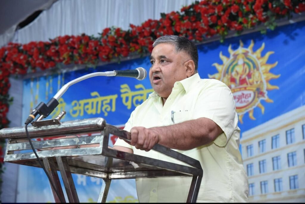 अंबिकापुर में अग्रोहा पैलेस निर्माण की रखी गई आधारशिला-अग्रवाल समाज का इतिहास सेवा समर्पण एवं लोक कल्याण की अमिट परंपरा से भरा हुआ है- बृजमोहन अग्रवाल.अंबिकापुर में श्री अग्रोहा पैलेस के निर्माण का हुआ भव्य भूमि पूजन. कैबिनेट मंत्री राजेश अग्रवाल सहित समाज के पदाधिकारी रहे मौजूद. डेढ़ सौ कमरे के अत्याधुनिक भवन का होगा निर्माण kshititech