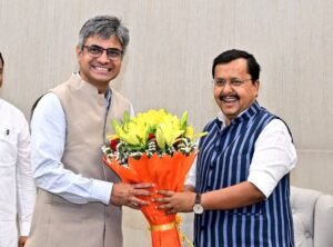 आम आदमी पार्टी को लगा बड़ा झटका-10 सांसदों में 7 गए भाजपा में, बच गए तीन; राज्यसभा में अब आप के सांसद कौन-कौन? LS में क्या स्थिति. सांसद राघव चड्ढा ने कहा- आप स्वार्थ के लिए करती है काम. भाजपा अध्यक्ष नितिन नवीन ने किया सांसदों का पार्टी में स्वागत kshititech