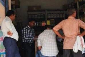 अधिक दर पर खाद बेचने वाले बख्शे नहीं जाएंगे-शक्ति जिले में खाद की कालाबाजारी पर फिर प्रशासन हुआ सख्ते कलेक्टर तोपनो के निर्देशन में लगातार कृषि विभाग एवं प्रशासन के अधिकारी कर रहे दुकानों का निरीक्षण अधिक दर पर खाद बेचने वाले बख्शे नहीं जाएंगे-शक्ति जिले में खाद की कालाबाजारी पर फिर प्रशासन हुआ सख्ते कलेक्टर तोपनो के निर्देशन में लगातार कृषि विभाग एवं प्रशासन के अधिकारी कर रहे दुकानों का निरीक्षण kshititech