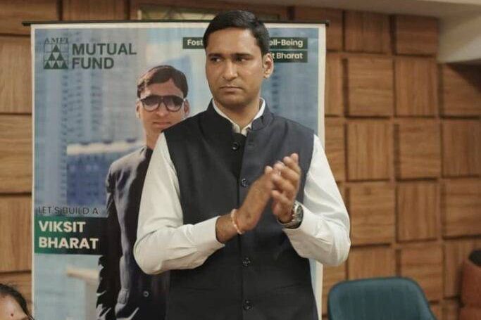 अनूठा आयोजन-अग्रवाल इंश्योरेंस कंसल्टेंसी के फाइनेंशियलआर्किटेक्ट राहुल अग्रवाल ने किया नारी गौरव सम्मान समारोह का आयोजन. मेरी डिजिटल बरनी-रुपए की पाठशाला में 60 से अधिक महिलाओं को किया गया सम्मानित. राहुल ने कहा- समय के साथ पैसा ही खुद पैसा बनाता है. 200 से अधिक महिलाएं रही मौजूद kshititech