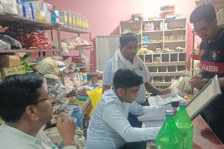 शक्ति जिले में महंगे दामों पर खाद बेचने वाले विक्रेताओं पर लगातार दूसरे दिन भी जारी रही कार्रवाई. प्रशासन सख्त. कलेक्टर तोपनो एवं उपसंचालक कृषि प्रधान के निर्देशन में विभाग सक्रिय। महतारी वंदन से गीता बनी आत्मनिर्भर. तार मिस्त्री हेतु युवाओं को मिलेगा खुद का रोजगार. जिले में निशुल्क स्वास्थ्य जांच शिविरों का हुआ सफल आयोजन शक्ति जिले में महंगे दामों पर खाद बेचने वाले विक्रेताओं पर लगातार दूसरे दिन भी जारी रही कार्रवाई. प्रशासन सख्त. कलेक्टर तोपनो एवं उपसंचालक कृषि प्रधान के निर्देशन में विभाग सक्रिय। महतारी वंदन से गीता बनी आत्मनिर्भर. तार मिस्त्री हेतु युवाओं को मिलेगा खुद का रोजगार. जिले में निशुल्क स्वास्थ्य जांच शिविरों का हुआ सफल आयोजन kshititech