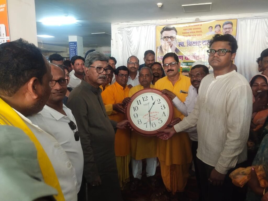 बाबू बिसाहू दास महंत जी ने जनता के लिए अच्छा काम किया इसलिए जन मानस कई दशक बीत जाने के बाद भी उन्हें याद करते हैं डॉ चरण दास महंत.श्रद्धांजलि सभा, फल वितरण, वस्त्र वितरण एवं निशुल्क स्वास्थ्य शिविर का अधिवक्ता राकेश महंत के संयोजकतत्व में हुआ आयोजन बाबू बिसाहू दास महंत जी ने जनता के लिए अच्छा काम किया इसलिए जन मानस कई दशक बीत जाने के बाद भी उन्हें याद करते हैं डॉ चरण दास महंत.श्रद्धांजलि सभा, फल वितरण, वस्त्र वितरण एवं निशुल्क स्वास्थ्य शिविर का अधिवक्ता राकेश महंत के संयोजकतत्व में हुआ आयोजन kshititech