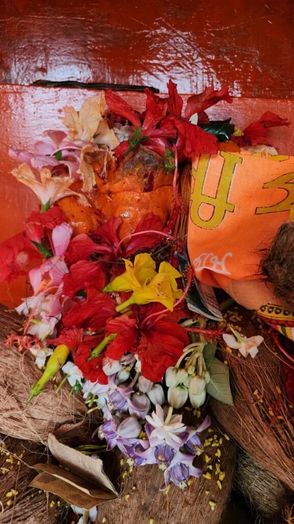 नगर पालिका शक्ति के अधिकारी- कर्मचारियों ने हनुमान जन्मोत्सव पर मंदिर में करी पूजा अर्चना एवं भंडारे प्रसाद का आयोजन। नगर पालिका अध्यक्ष श्यामसुंदर अग्रवाल एवं सीएमओ पांडेय भी पहुंचे हनुमान जी के दरबार में। प्रतिवर्ष किया जा रहा है भंडारे का कार्यक्रम kshititech