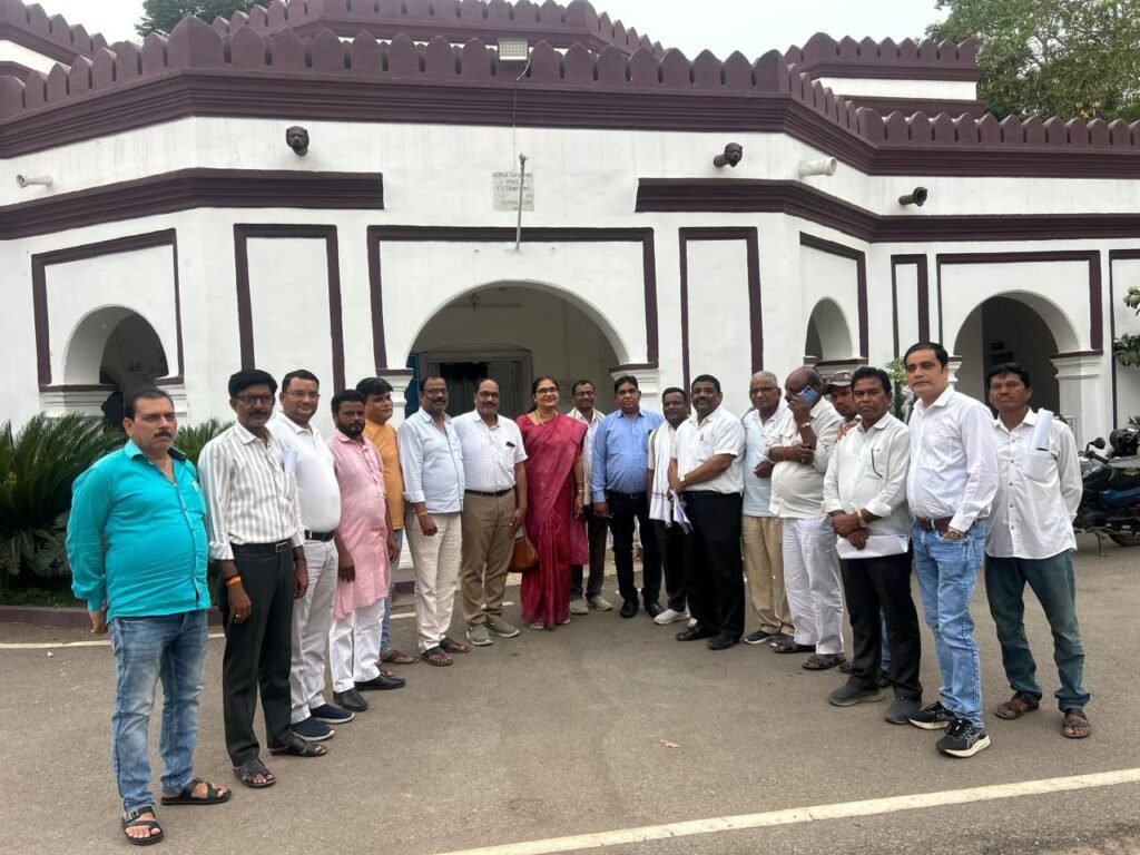 शक्ति जिले में कांग्रेस के संगठन सृजन अभियान का काम हुआ तेज- 4 अप्रैल को संपन्न बैठक में बूथ एवं पंचायत स्तर पर कमेटी गठन के कार्यों को मिली नई गति. जिला अध्यक्ष रश्मि गबेल ने कहा- पार्टी के वरिष्ठ जनों से सलाह कर कर दें गठन को गति शक्ति जिले में कांग्रेस के संगठन सृजन अभियान का काम हुआ तेज- 4 अप्रैल को संपन्न बैठक में बूथ एवं पंचायत स्तर पर कमेटी गठन के कार्यों को मिली नई गति. जिला अध्यक्ष रश्मि गबेल ने कहा- पार्टी के वरिष्ठ जनों से सलाह कर कर दें गठन को गति kshititech