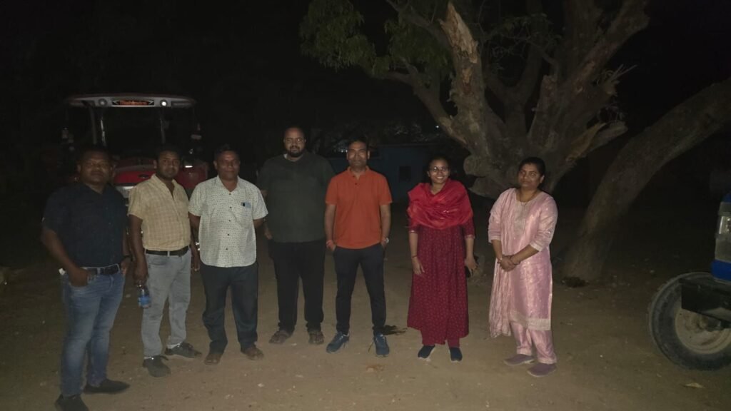 रात के अंधेरे में नदी में हो रहा था रेत का खेल-आधी रात को 1:00 बजे करही हसौद में अवैध रेत पकड़ने पहुंचे प्रशासन की टीम को मिली बड़ी सफलता पांच ट्रैक्टर जप्त बंदर का रेस्क्यू किया शक्ति के वन विभाग ने. कलेक्टर तोपनों के निर्देशन में एसडीएम कावेरी खुद रही मौजूद रात के अंधेरे में नदी में हो रहा था रेत का खेल-आधी रात को 1:00 बजे करही हसौद में अवैध रेत पकड़ने पहुंचे प्रशासन की टीम को मिली बड़ी सफलता पांच ट्रैक्टर जप्त बंदर का रेस्क्यू किया शक्ति के वन विभाग ने. कलेक्टर तोपनों के निर्देशन में एसडीएम कावेरी खुद रही मौजूद kshititech