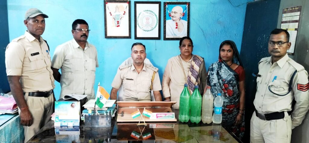 अवैध महुआ शराब पर आबकारी जिला सहायक अधिकारी आशीष उप्पल की कार्रवाई में आरोपी गिरफ्तार kshititech