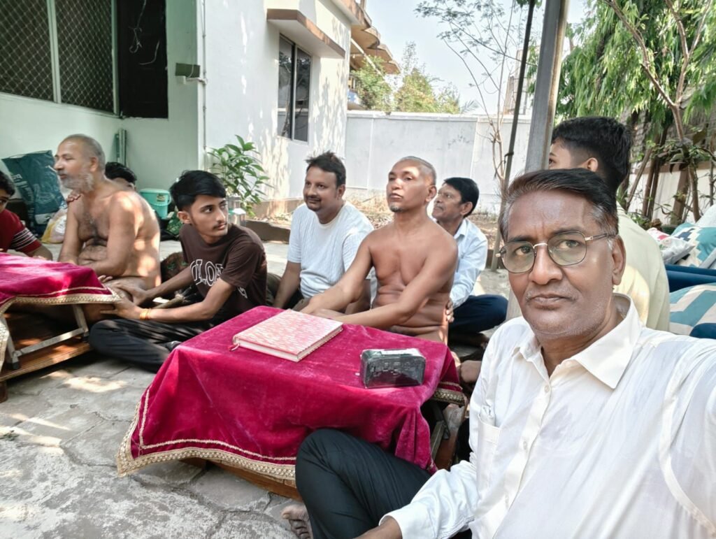 शक्ति के जिला पंचायत सीईओ बासु जैन के निवास पर पहुंचे पूज्य मुनि श्री 108 श्री सूयश सागर जी एवं श्री कौशल्य सागर जी.मुनि जी का हुआ जोरदार स्वागत जांजगीर सहित विभिन्न स्थानों से समाज बंधुओ ने पहुंच कर लिया आशीर्वाद. स्व कल्याण का संदेश देते तपती धूप में भी पैदल चलते हैं मुनि महाराज जी. जांजगीर से पहुंचे सुशील जैन ने कहा- उड़ीसा तक की पैदल यात्रा करेंगे मुनि द्वय जी शक्ति के जिला पंचायत सीईओ बासु जैन के निवास पर पहुंचे पूज्य मुनि श्री 108 श्री सूयश सागर जी एवं श्री कौशल्य सागर जी.मुनि जी का हुआ जोरदार स्वागत जांजगीर सहित विभिन्न स्थानों से समाज बंधुओ ने पहुंच कर लिया आशीर्वाद. स्व कल्याण का संदेश देते तपती धूप में भी पैदल चलते हैं मुनि महाराज जी. जांजगीर से पहुंचे सुशील जैन ने कहा- उड़ीसा तक की पैदल यात्रा करेंगे मुनि द्वय जी kshititech