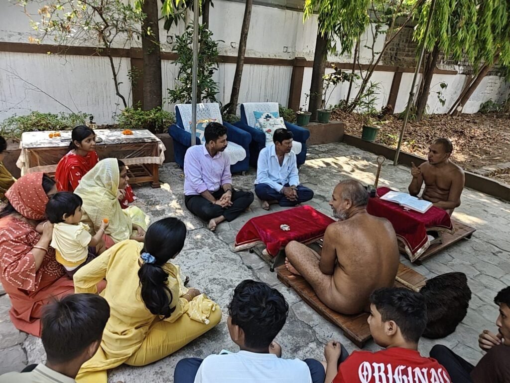 शक्ति के जिला पंचायत सीईओ बासु जैन के निवास पर पहुंचे पूज्य मुनि श्री 108 श्री सूयश सागर जी एवं श्री कौशल्य सागर जी.मुनि जी का हुआ जोरदार स्वागत जांजगीर सहित विभिन्न स्थानों से समाज बंधुओ ने पहुंच कर लिया आशीर्वाद. स्व कल्याण का संदेश देते तपती धूप में भी पैदल चलते हैं मुनि महाराज जी. जांजगीर से पहुंचे सुशील जैन ने कहा- उड़ीसा तक की पैदल यात्रा करेंगे मुनि द्वय जी शक्ति के जिला पंचायत सीईओ बासु जैन के निवास पर पहुंचे पूज्य मुनि श्री 108 श्री सूयश सागर जी एवं श्री कौशल्य सागर जी.मुनि जी का हुआ जोरदार स्वागत जांजगीर सहित विभिन्न स्थानों से समाज बंधुओ ने पहुंच कर लिया आशीर्वाद. स्व कल्याण का संदेश देते तपती धूप में भी पैदल चलते हैं मुनि महाराज जी. जांजगीर से पहुंचे सुशील जैन ने कहा- उड़ीसा तक की पैदल यात्रा करेंगे मुनि द्वय जी kshititech