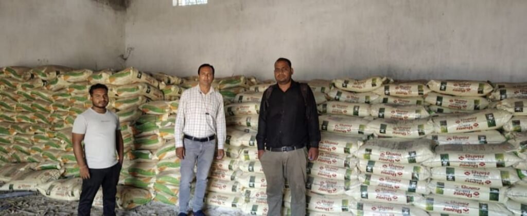 अधिक दर पर खाद बेचने वाले बख्शे नहीं जाएंगे-शक्ति जिले में खाद की कालाबाजारी पर फिर प्रशासन हुआ सख्ते कलेक्टर तोपनो के निर्देशन में लगातार कृषि विभाग एवं प्रशासन के अधिकारी कर रहे दुकानों का निरीक्षण अधिक दर पर खाद बेचने वाले बख्शे नहीं जाएंगे-शक्ति जिले में खाद की कालाबाजारी पर फिर प्रशासन हुआ सख्ते कलेक्टर तोपनो के निर्देशन में लगातार कृषि विभाग एवं प्रशासन के अधिकारी कर रहे दुकानों का निरीक्षण kshititech