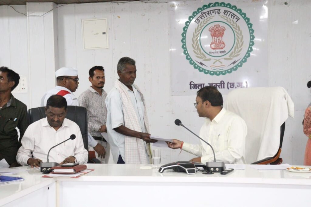 मिशन पेयजल- कलेक्टर तोपनो साहब ने टीएल की मीटिंग में अधिकारियों को दिए निर्देश- सुनिश्चित करें पानी की उपलब्धता. पानी के दुरुपयोग न करने को लेकर भी करें लोगों को जागरूक. जन दर्शन में समस्याएं सुनी तोपनो साहब ने kshititech