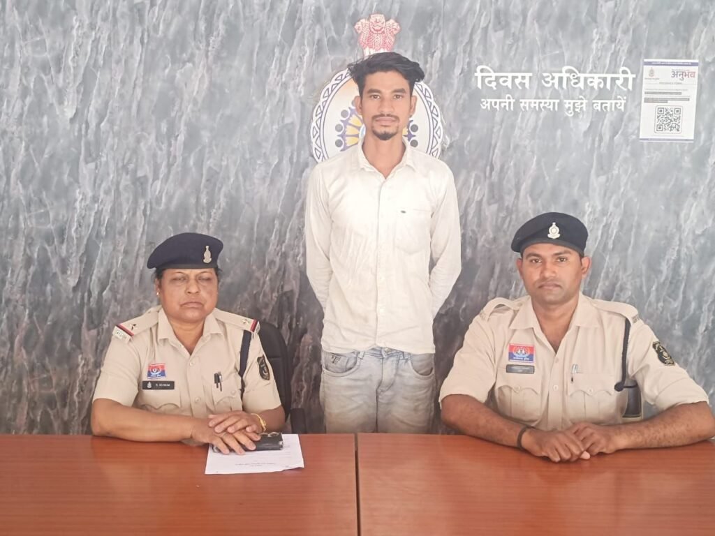 पीने का पानी मांगने के नाम पर महिला से छेड़छाड़ करने वाले युवक को पुलिस ने भेजा हवालात.घर में महिला को अकेली पाकर छेड़छाड़ कर रहा था युवक. शक्ति पुलिस ने 24 घंटे के अंदर किया युवक को गिरफ्तार kshititech