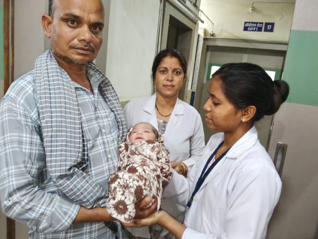 शक्ति के बिहान नर्सिंग होम में हो रही नॉर्मल डिलीवरी. प्रसूता महिलाओं को मिल रही बेहतर सुविधाएं. 8 अप्रैल की शाम भी प्रसूता महिला अनीता ने नॉर्मल डिलीवरी के माध्यम से स्वस्थ बच्चे को दिया जन्म. परिवार जनों ने किया अस्पताल प्रबंधन का धन्यवाद शक्ति के बिहान नर्सिंग होम में हो रही नॉर्मल डिलीवरी. प्रसूता महिलाओं को मिल रही बेहतर सुविधाएं. 8 अप्रैल की शाम भी प्रसूता महिला अनीता ने नॉर्मल डिलीवरी के माध्यम से स्वस्थ बच्चे को दिया जन्म. परिवार जनों ने किया अस्पताल प्रबंधन का धन्यवाद kshititech