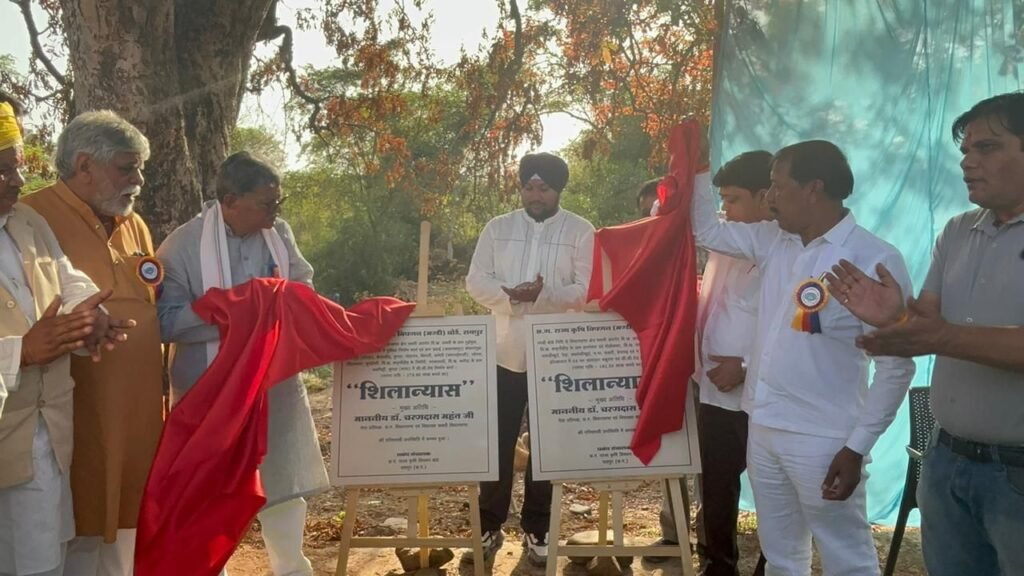 शक्ति विधानसभा क्षेत्र में नेता प्रतिपक्ष डॉ चरण दास महंत ने किया करोड़ों रुपए के नए विकास कार्यों का भूमि पूजन। महंत जी ने कहा- शक्ति विधानसभा विकास के मामले में लगातार आगे.पुल- पुलिया। सड़क- नाली. सभी का होगा निर्माण. क्षेत्र के लिए जनता ने किया- महंत जी का धन्यवाद शक्ति विधानसभा क्षेत्र में नेता प्रतिपक्ष डॉ चरण दास महंत ने किया करोड़ों रुपए के नए विकास कार्यों का भूमि पूजन। महंत जी ने कहा- शक्ति विधानसभा विकास के मामले में लगातार आगे.पुल- पुलिया। सड़क- नाली. सभी का होगा निर्माण. क्षेत्र के लिए जनता ने किया- महंत जी का धन्यवाद kshititech