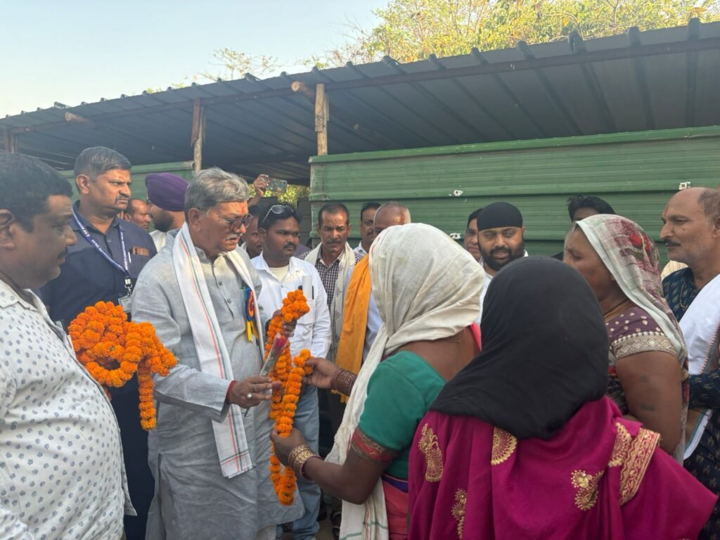 शक्ति विधानसभा क्षेत्र में नेता प्रतिपक्ष डॉ चरण दास महंत ने किया करोड़ों रुपए के नए विकास कार्यों का भूमि पूजन। महंत जी ने कहा- शक्ति विधानसभा विकास के मामले में लगातार आगे.पुल- पुलिया। सड़क- नाली. सभी का होगा निर्माण. क्षेत्र के लिए जनता ने किया- महंत जी का धन्यवाद शक्ति विधानसभा क्षेत्र में नेता प्रतिपक्ष डॉ चरण दास महंत ने किया करोड़ों रुपए के नए विकास कार्यों का भूमि पूजन। महंत जी ने कहा- शक्ति विधानसभा विकास के मामले में लगातार आगे.पुल- पुलिया। सड़क- नाली. सभी का होगा निर्माण. क्षेत्र के लिए जनता ने किया- महंत जी का धन्यवाद kshititech