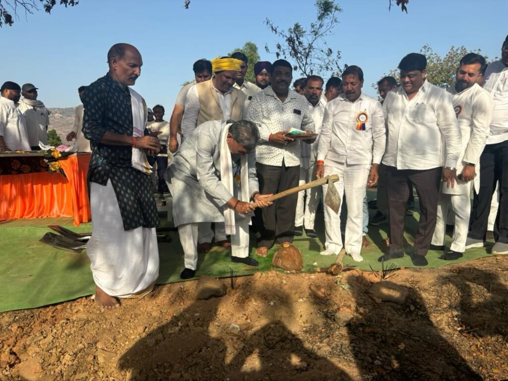 शक्ति विधानसभा क्षेत्र में नेता प्रतिपक्ष डॉ चरण दास महंत ने किया करोड़ों रुपए के नए विकास कार्यों का भूमि पूजन। महंत जी ने कहा- शक्ति विधानसभा विकास के मामले में लगातार आगे.पुल- पुलिया। सड़क- नाली. सभी का होगा निर्माण. क्षेत्र के लिए जनता ने किया- महंत जी का धन्यवाद शक्ति विधानसभा क्षेत्र में नेता प्रतिपक्ष डॉ चरण दास महंत ने किया करोड़ों रुपए के नए विकास कार्यों का भूमि पूजन। महंत जी ने कहा- शक्ति विधानसभा विकास के मामले में लगातार आगे.पुल- पुलिया। सड़क- नाली. सभी का होगा निर्माण. क्षेत्र के लिए जनता ने किया- महंत जी का धन्यवाद kshititech