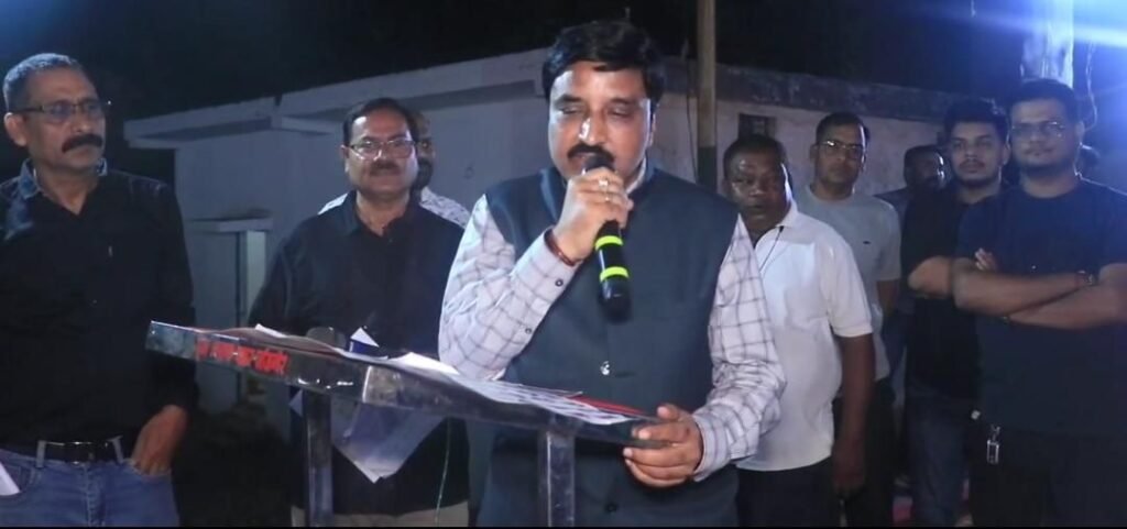 कर्मचारी-अधिकारी फेडरेशन द्वारा रात्रि कालीन टेनिस बॉल क्रिकेट प्रतियोगिता का हुआ आयोजन.डीबी वेंचर्स कप प्रतियोगिता में कैशलेश चिकित्सा सेवा कल्याण संघ ने मारी बाजी. सांसद-विधायक सहित दिग्गज हस्तियां रही मौजूद. फेडरेशन के जिला उपाध्यक्ष डॉ रविंद्र द्विवेदी ने दी जानकारी. 32 संगठनों ने करी सहभागिता kshititech