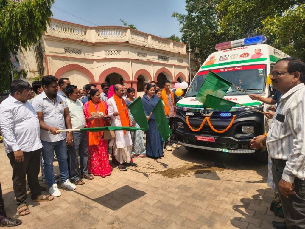 शक्ति में सांसद कमलेश जांगड़े ने 108 एम्बुलेंस को हरी झंडी दिखाकर किया रवाना शक्ति में सांसद कमलेश जांगड़े ने 108 एम्बुलेंस को हरी झंडी दिखाकर किया रवाना kshititech