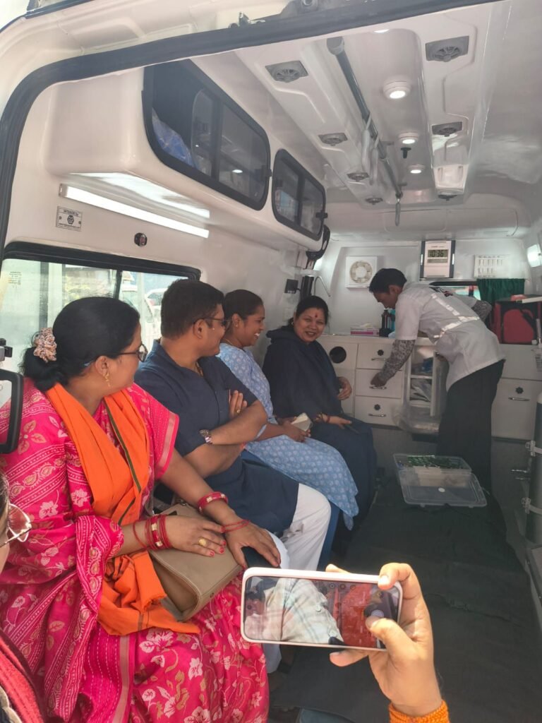 शक्ति में सांसद कमलेश जांगड़े ने 108 एम्बुलेंस को हरी झंडी दिखाकर किया रवाना शक्ति में सांसद कमलेश जांगड़े ने 108 एम्बुलेंस को हरी झंडी दिखाकर किया रवाना kshititech