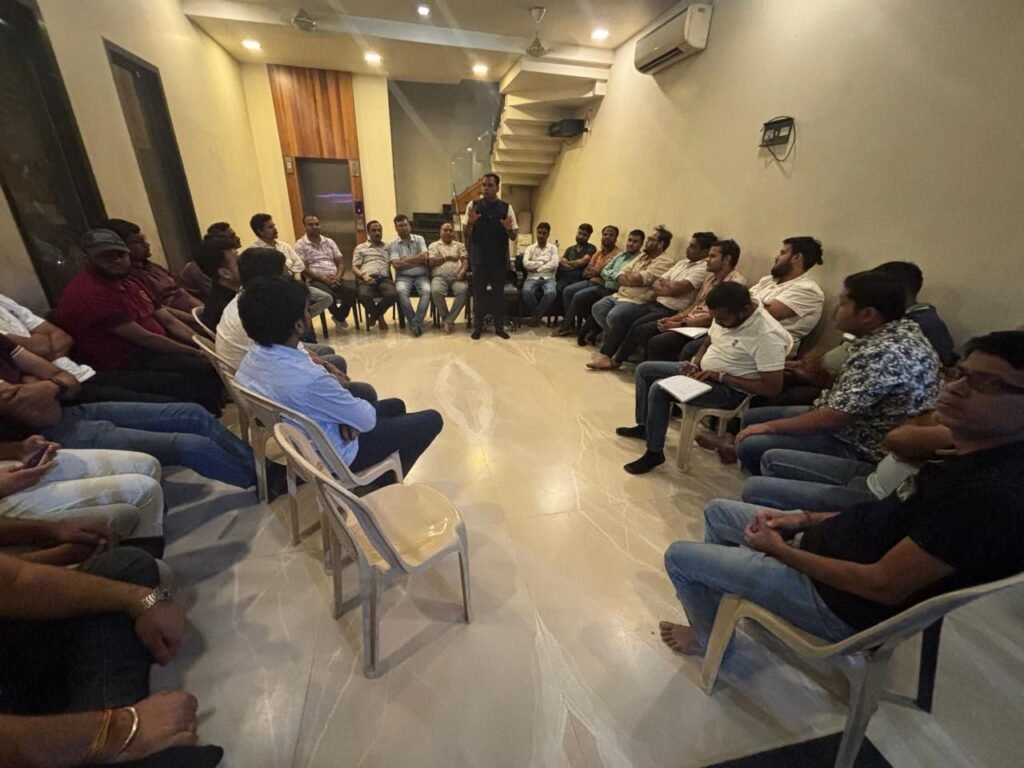 अमर सुल्तानिया की मौजूदगी में नैला जांजगीर मारवाड़ी युवा मंच के नए सत्र के निर्वाचन संपन्न. सुल्तानिया ने दी नए पदाधिकारियो को नए दायित्व की बधाई. आकाश अध्यक्ष. अनुभव बने सचिव निकुंज को मिली कोषाध्यक्ष की जिम्मेदारी kshititech