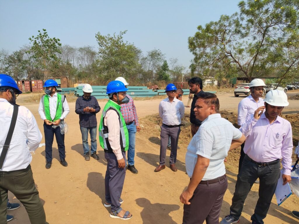 पांच मजदूर छत्तीसगढ़ के 12 मजदूर अन्य राज्यों के-वेदांता पावर हादसे को लेकर शक्ति जिले के कलेक्टर तोपनो एसपी ठाकुर साहब मुस्तैदी के साथ हैं तैनात. सीएम साहब के निर्देश पर प्रशासन घायलों के उपचार के लिए लगातार कर रहा पहल पूरा प्रशासन पहुंच सिंधीतराई. स्वास्थ्य मंत्री ने भी कलेक्टर से बातचीत कर बेहतर उपचार के दिए निर्देश. हादसे में 17 लोगों की हुई मौत. 19 घायलों का चल रहा उपचार.एनजीसीएल ठेका कंपनी के माध्यम से कार्यरत थे सभी मजदूर. प्रधानमंत्री मोदी ने भी कि मृतक परिवारों के लिए 2 लाख और घायलों के लिए 50000 के मुआवजे की घोषणा kshititech