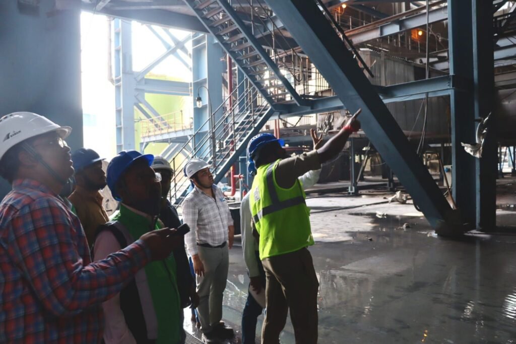 पांच मजदूर छत्तीसगढ़ के 12 मजदूर अन्य राज्यों के-वेदांता पावर हादसे को लेकर शक्ति जिले के कलेक्टर तोपनो एसपी ठाकुर साहब मुस्तैदी के साथ हैं तैनात. सीएम साहब के निर्देश पर प्रशासन घायलों के उपचार के लिए लगातार कर रहा पहल पूरा प्रशासन पहुंच सिंधीतराई. स्वास्थ्य मंत्री ने भी कलेक्टर से बातचीत कर बेहतर उपचार के दिए निर्देश. हादसे में 17 लोगों की हुई मौत. 19 घायलों का चल रहा उपचार.एनजीसीएल ठेका कंपनी के माध्यम से कार्यरत थे सभी मजदूर. प्रधानमंत्री मोदी ने भी कि मृतक परिवारों के लिए 2 लाख और घायलों के लिए 50000 के मुआवजे की घोषणा kshititech