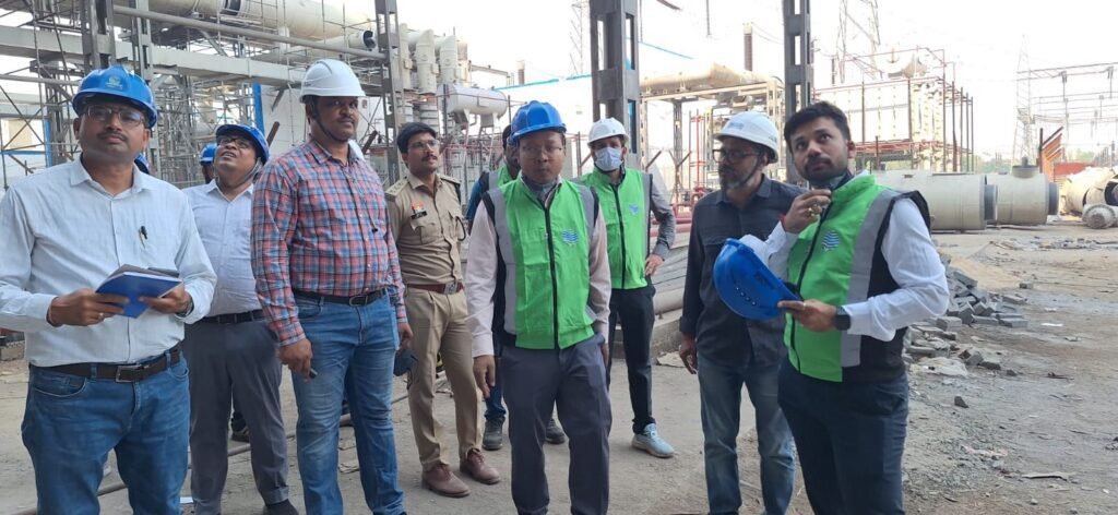 पांच मजदूर छत्तीसगढ़ के 12 मजदूर अन्य राज्यों के-वेदांता पावर हादसे को लेकर शक्ति जिले के कलेक्टर तोपनो एसपी ठाकुर साहब मुस्तैदी के साथ हैं तैनात. सीएम साहब के निर्देश पर प्रशासन घायलों के उपचार के लिए लगातार कर रहा पहल पूरा प्रशासन पहुंच सिंधीतराई. स्वास्थ्य मंत्री ने भी कलेक्टर से बातचीत कर बेहतर उपचार के दिए निर्देश. हादसे में 17 लोगों की हुई मौत. 19 घायलों का चल रहा उपचार.एनजीसीएल ठेका कंपनी के माध्यम से कार्यरत थे सभी मजदूर. प्रधानमंत्री मोदी ने भी कि मृतक परिवारों के लिए 2 लाख और घायलों के लिए 50000 के मुआवजे की घोषणा kshititech