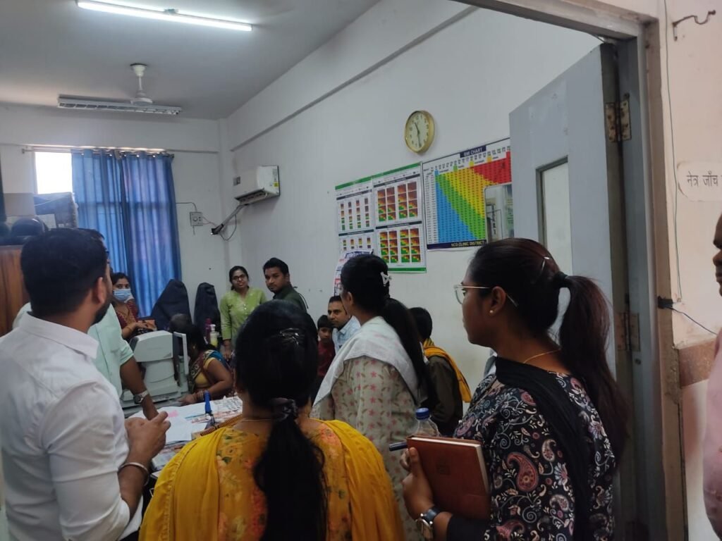 स्वास्थ्य केदो की व्यवस्थाओं को बेहतर बनाने सीएमएचओ डॉक्टर पूजा अग्रवाल ने किया अस्पतालों का निरीक्षण. उपस्थित चिकित्सा अधिकारियों को जन सुविधाओं एवं प्रशासनिक व्यवस्थाओं को लेकर दिए आवश्यक निर्देश. भीषण गर्मी को देखते हुए आपातकालीन स्वास्थ्य सुविधाओं को भी दुरुस्त रखने संबंधी दिए गए निर्देश kshititech