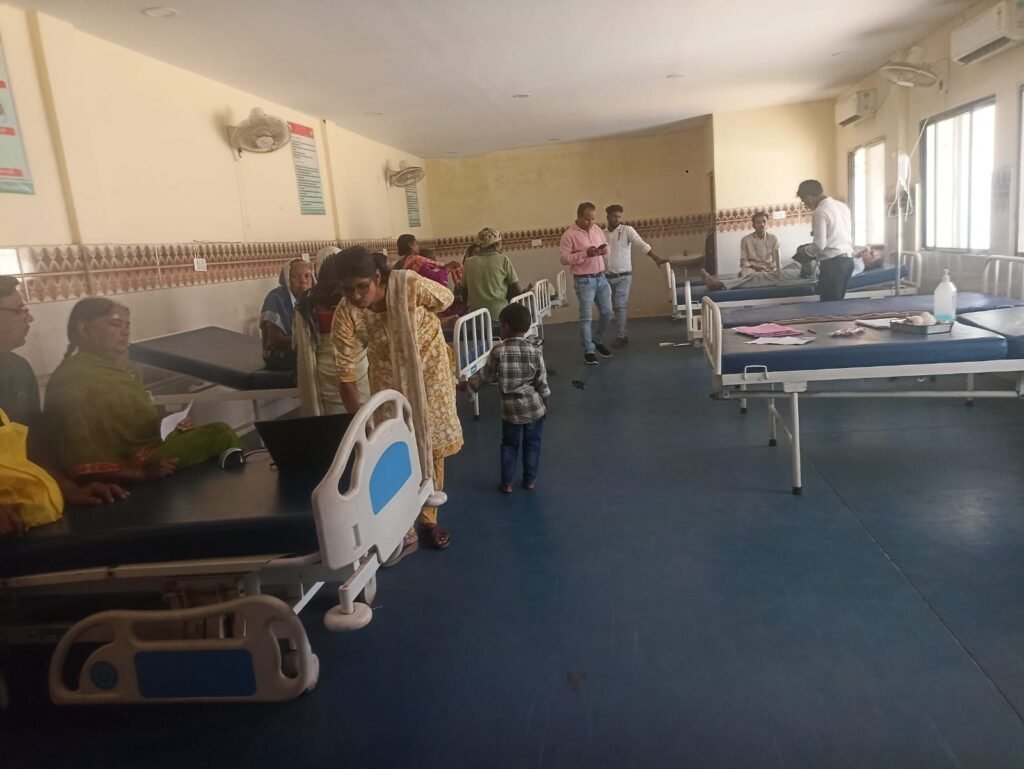 शक्ति के मातृ एवं शिशु चिकित्सालय में साफ सफाई व्यवस्था सहित मरीजों को दी जा रही बेहतर चिकित्सा सुविधाये. सीएमएचओ मैडम के निर्देशन में बीएमओ डॉक्टर अर्जुन सोनवानी है सजग. अस्पताल में डायलिसिस एवं स्त्री रोग विशेषज्ञ की भी मिल रही बेहतर सुविधाएं kshititech