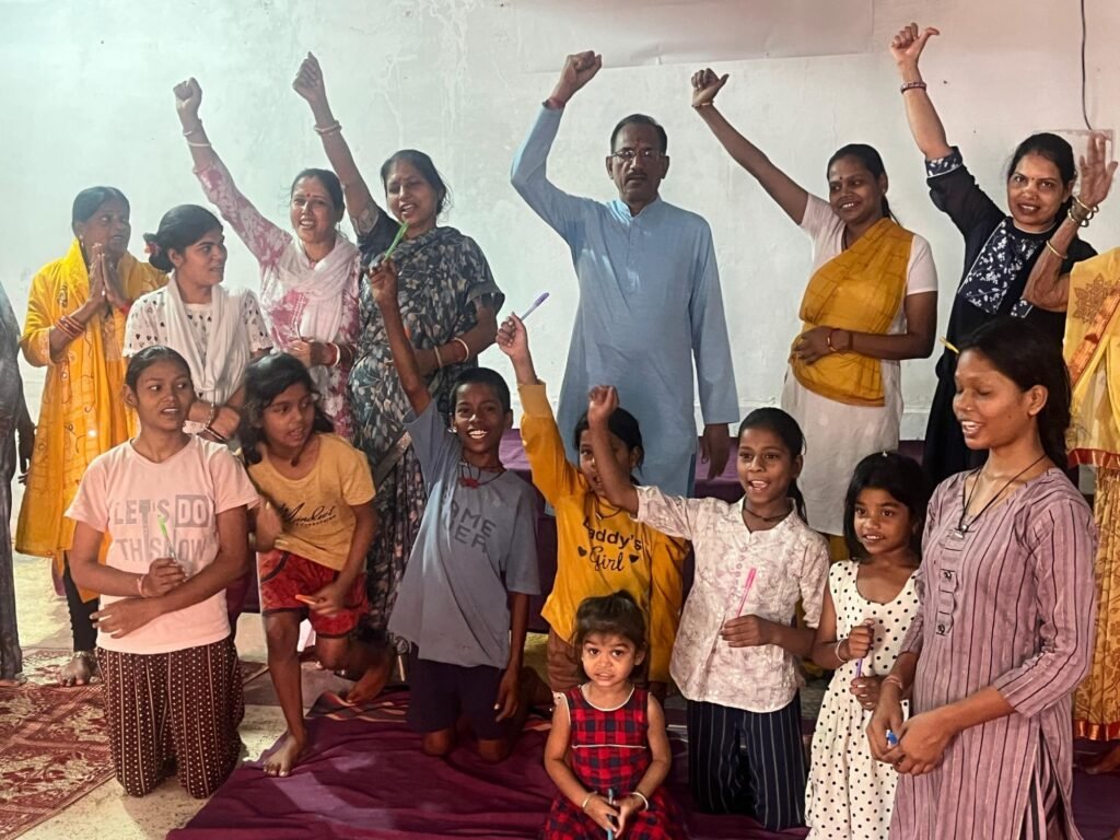 करो योग रहो निरोग-शक्ति में सात दिवसीय योगशाला का हुआ आयोजन .संस्कार भवन में शांतिकुंज हरिद्वार एवं प्रांतीय प्रकोष्ठ के मार्गदर्शन में 17 अप्रैल को संपन्न हुआ शिविर. भगत राम साहू एवं जशपुर से पहुंचे योगाचार्य उपाध्याय जी ने बताएं योग के फायदे kshititech