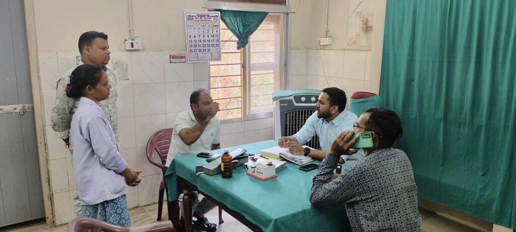 शक्ति के ब्लॉक मेडिकल ऑफिसर सोनवानी ने किया उप स्वास्थ्य केंद्र बाराद्वार एवं पलाड़ी खुर्द का निरीक्षण. स्वास्थ्य केंद्र की व्यवस्थाओं को लेकर मौजूदा कर्मचारियों को दिए निर्देश. मौसमी बीमारियों को लेकर चिकित्सा सुविधाये दुरुस्त रखने एवं जन जागरूकता कार्यक्रमों में तेजी लाने के लिए निर्देश kshititech