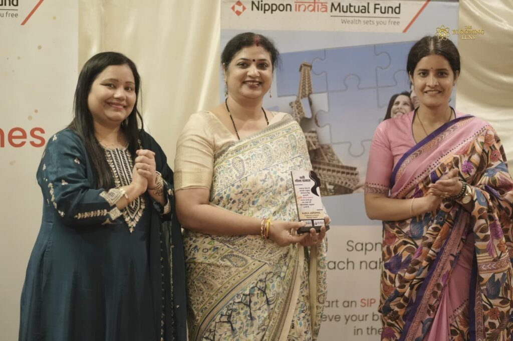 अनूठा आयोजन-अग्रवाल इंश्योरेंस कंसल्टेंसी के फाइनेंशियलआर्किटेक्ट राहुल अग्रवाल ने किया नारी गौरव सम्मान समारोह का आयोजन. मेरी डिजिटल बरनी-रुपए की पाठशाला में 60 से अधिक महिलाओं को किया गया सम्मानित. राहुल ने कहा- समय के साथ पैसा ही खुद पैसा बनाता है. 200 से अधिक महिलाएं रही मौजूद kshititech