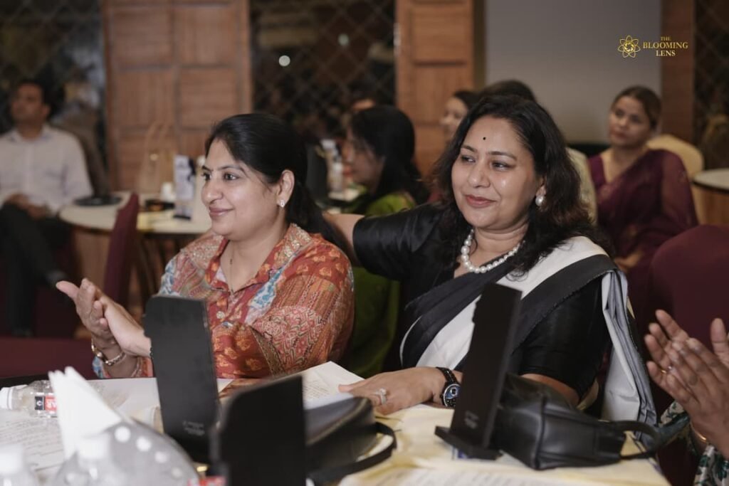 अनूठा आयोजन-अग्रवाल इंश्योरेंस कंसल्टेंसी के फाइनेंशियलआर्किटेक्ट राहुल अग्रवाल ने किया नारी गौरव सम्मान समारोह का आयोजन. मेरी डिजिटल बरनी-रुपए की पाठशाला में 60 से अधिक महिलाओं को किया गया सम्मानित. राहुल ने कहा- समय के साथ पैसा ही खुद पैसा बनाता है. 200 से अधिक महिलाएं रही मौजूद kshititech