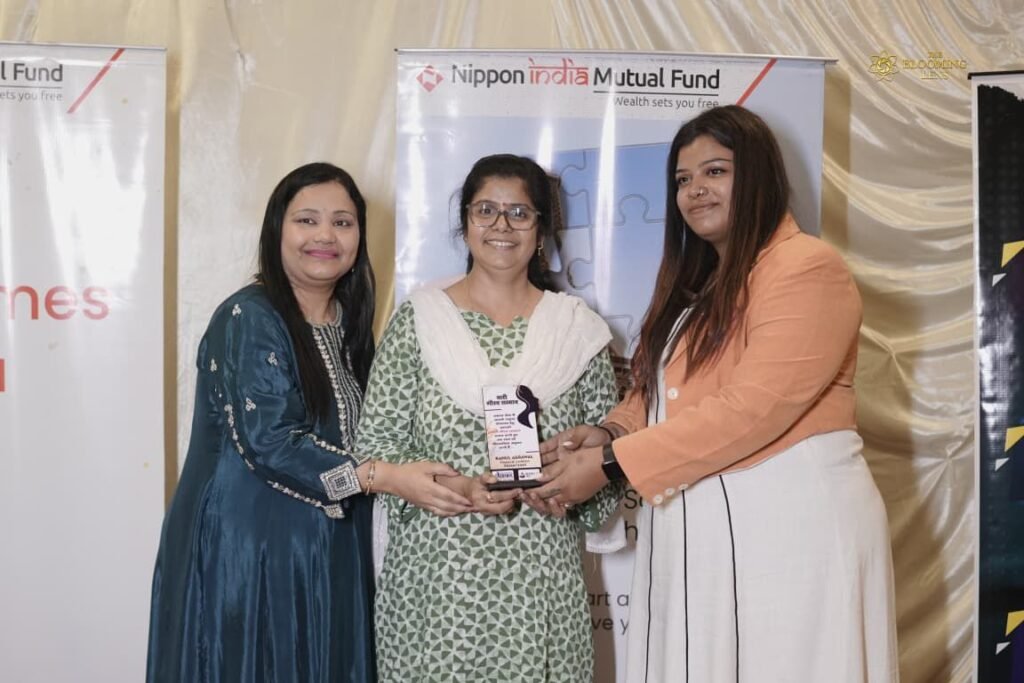 अनूठा आयोजन-अग्रवाल इंश्योरेंस कंसल्टेंसी के फाइनेंशियलआर्किटेक्ट राहुल अग्रवाल ने किया नारी गौरव सम्मान समारोह का आयोजन. मेरी डिजिटल बरनी-रुपए की पाठशाला में 60 से अधिक महिलाओं को किया गया सम्मानित. राहुल ने कहा- समय के साथ पैसा ही खुद पैसा बनाता है. 200 से अधिक महिलाएं रही मौजूद kshititech