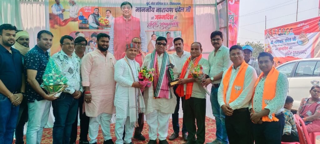 नगर पंचायत बाराद्वार के जनप्रतिनिधियों एवं भाजपा नेताओं ने जांजगीर पहुंच कर दी नारायण चंदेल को जन्मदिन की बधाई. सांसद कमलेश जांगड़े एवं पूर्व विधायक खिलावन भी पहुंचे बधाई देने. सांसद प्रतिनिधि अमित कलानौरिया ने कहा- चंदेल जी का जन्मदिन कार्यकर्ताओं ने मनाया उत्साह के साथ kshititech