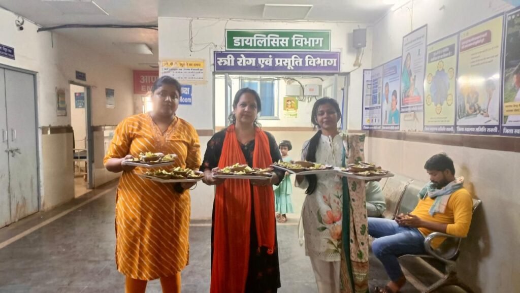 शक्ति की महिला जागृति शाखा ने अस्पताल में किया सीजनेबल फलों का वितरण. अध्यक्ष मीनल अग्रवाल के नेतृत्व में हुआ कार्यक्रम kshititech