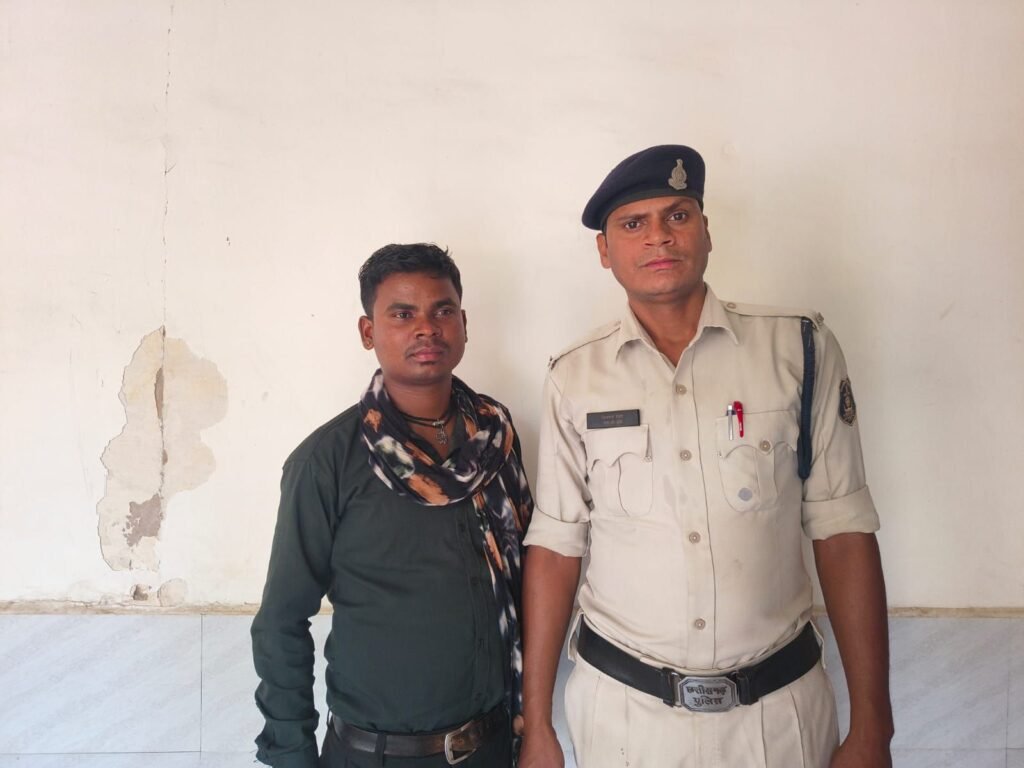 पुलिस थाना चंद्रपुर में टी जितेंद्र कुमार कोसले की सक्रियता से तीन स्थाई वारंटी एवं दो गिरफ्तारी वारंटी हुए तामिल. टीआई साहब की सक्रियता से अपराधों पर लगाम कसने पुलिस मुस्तैदी से है तैनात. थाना क्षेत्र में लगातार पेट्रोलियम के माध्यम से अपराधों पर रखी जा रही पैनी नजर kshititech
