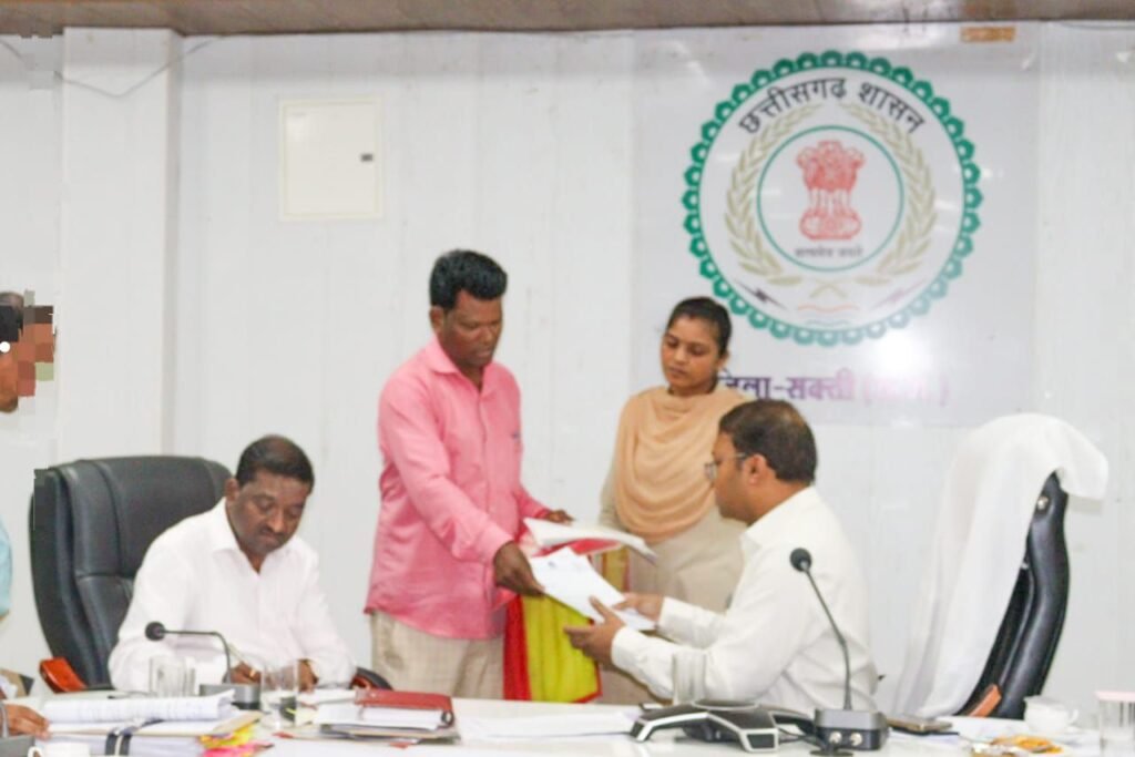 मंगलवार को कलेक्टर तोपनो साहब ने समय सीमा की बैठक में विभिन्न विभाग प्रमुखों से करी समीक्षा सांसद कमलेश जांगड़े ने स्व जनगणना के माध्यम से भरी जानकारी. जन दर्शन में जिले के प्रशासनिक मुखिया ने नागरिकों की सुनी समस्याएं. सखी वन स्टॉप सेंटर के संचालन के लिए दो पदों पर निकली वैकेंसी kshititech