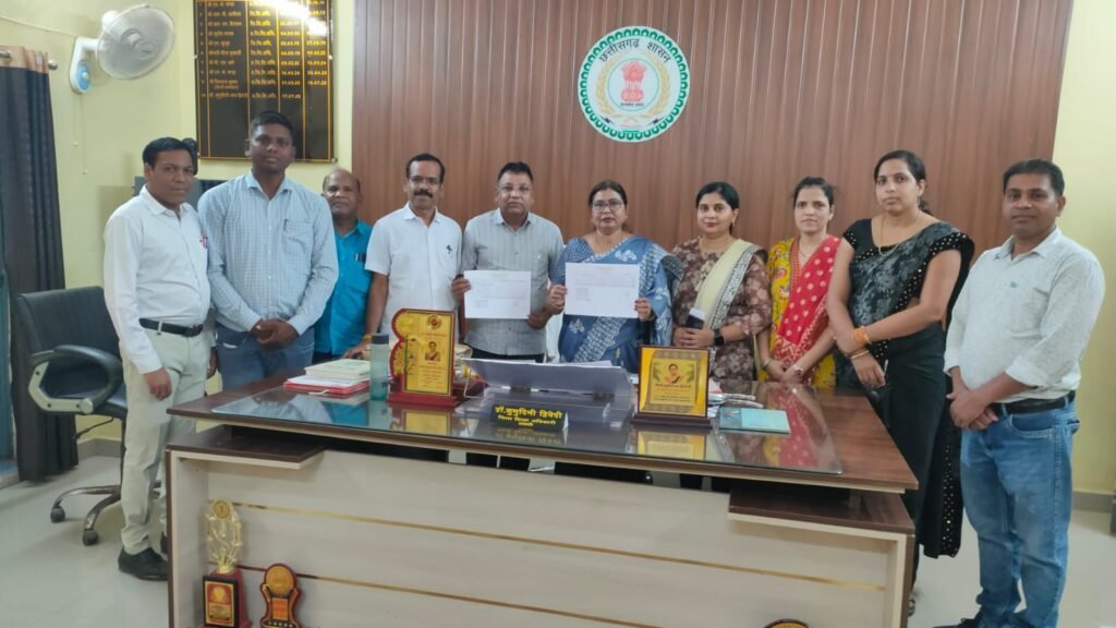 कलेक्टर तोपनो के मार्गदर्शन में जिला शिक्षा अधिकारी की मौजूदगी में 30 अप्रैल को सक्ती जिले की कक्षा 5वीं और 8वीं की वार्षिक परीक्षा का परिणाम घोषित: मेधावी छात्रों ने लहराया सफलता का परचम. डीईओ डॉक्टर कुमुदिनी बाघ द्विवेदी ने दी सभी बच्चों को शुभकामनाएं kshititech